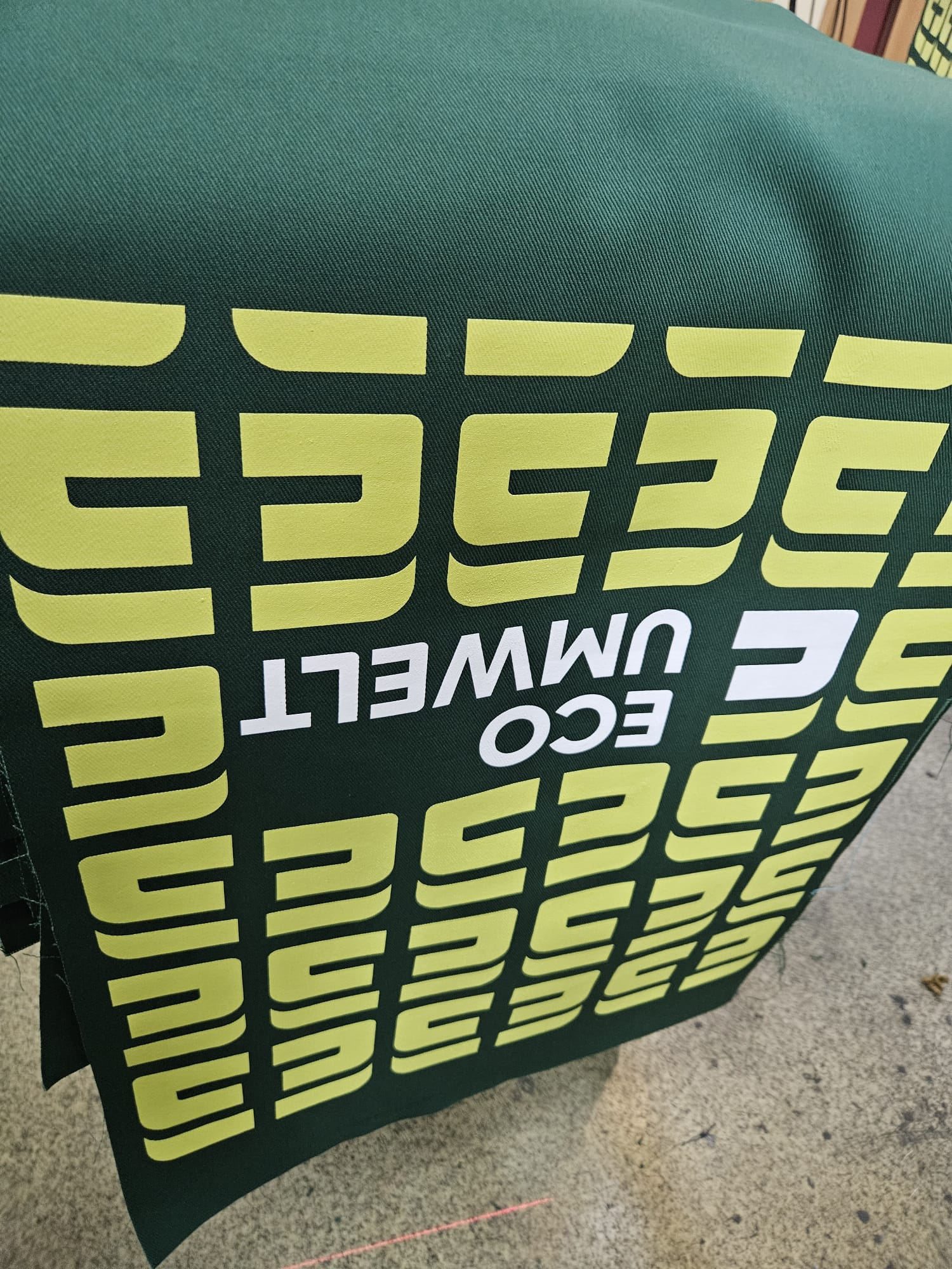 Vollflaechiger Druck auf Baumwollstoff mit Logo